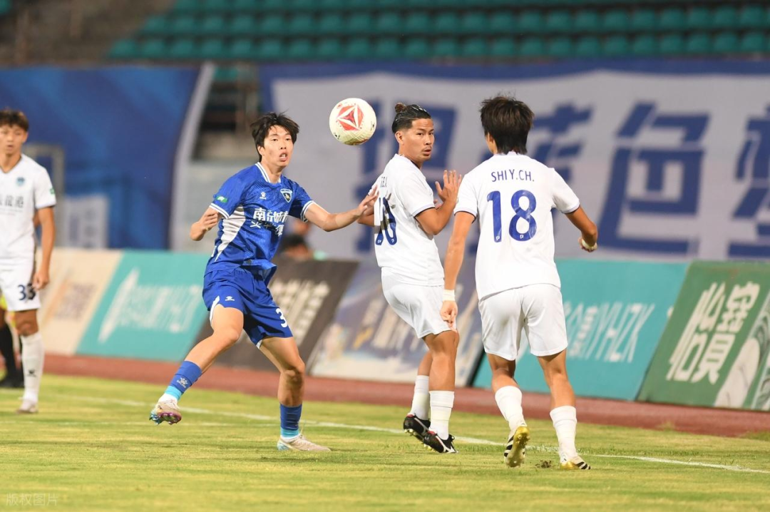 官方数据-意外！申花01后青训再走一人，如今就剩下两位王牌在俱乐部挑大梁